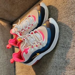 Nike Air max axis size 6